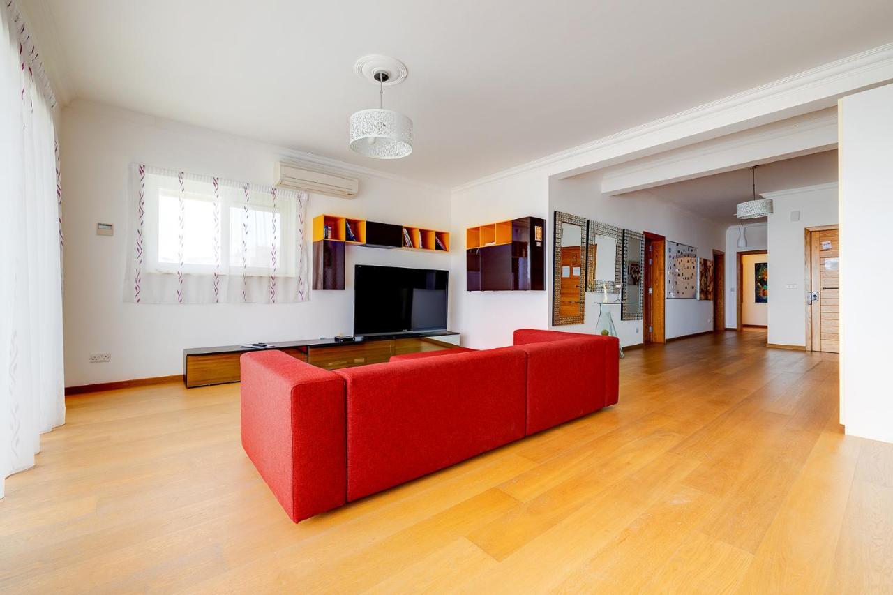 Seafront Apartment In Sliema With Pool, Upmarket Complex 외부 사진