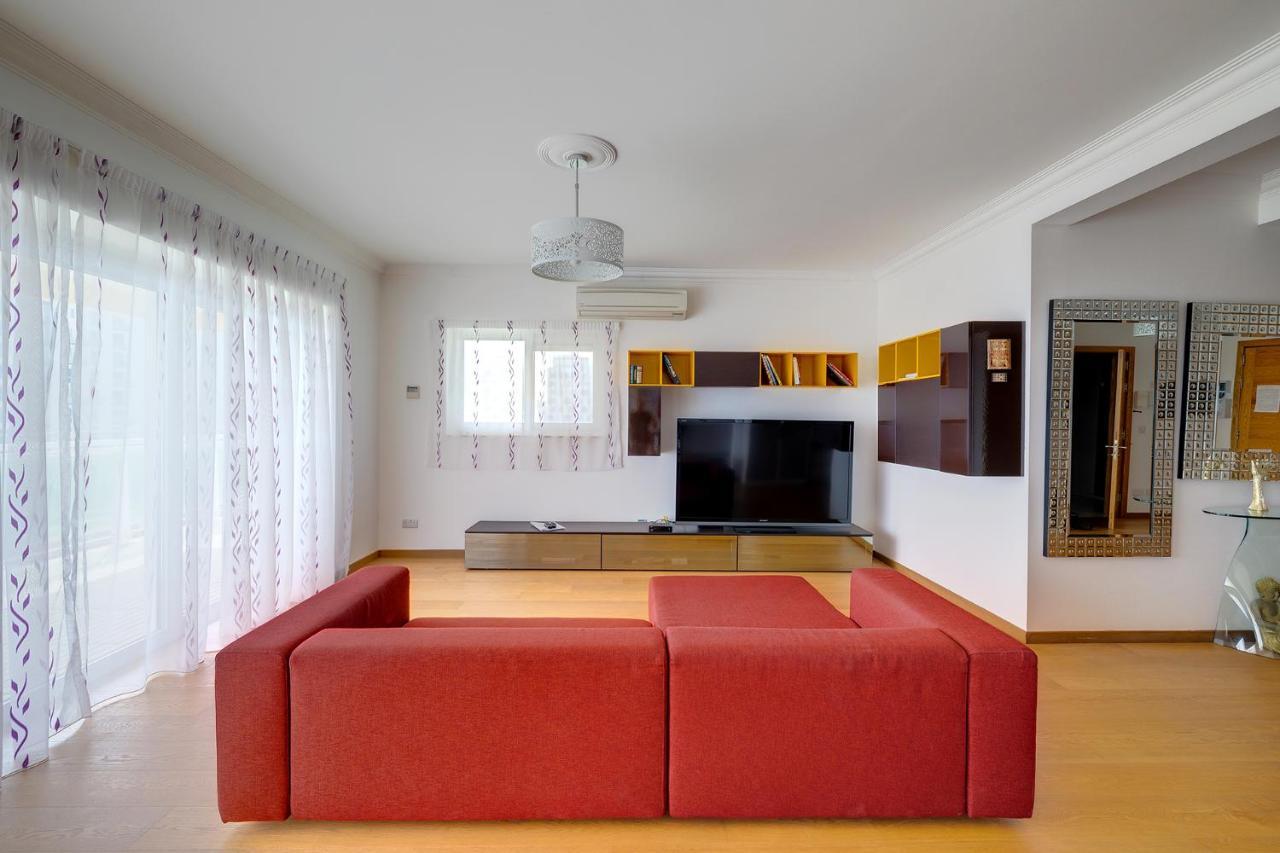 Seafront Apartment In Sliema With Pool, Upmarket Complex 외부 사진