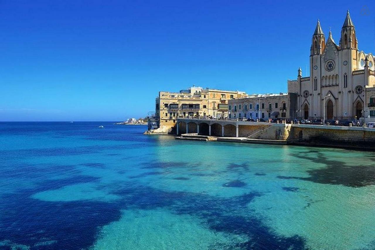 Seafront Apartment In Sliema With Pool, Upmarket Complex 외부 사진