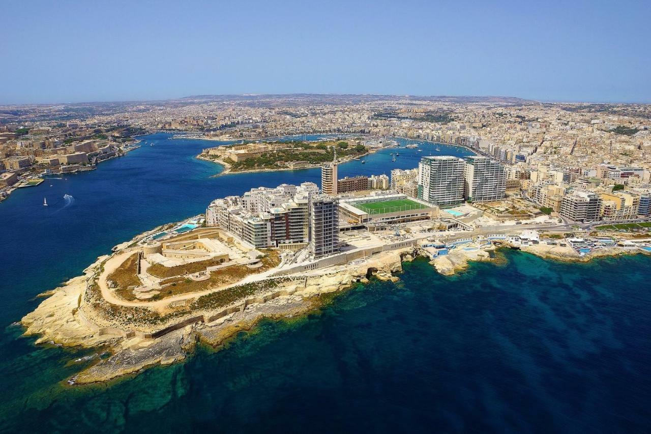 Seafront Apartment In Sliema With Pool, Upmarket Complex 외부 사진